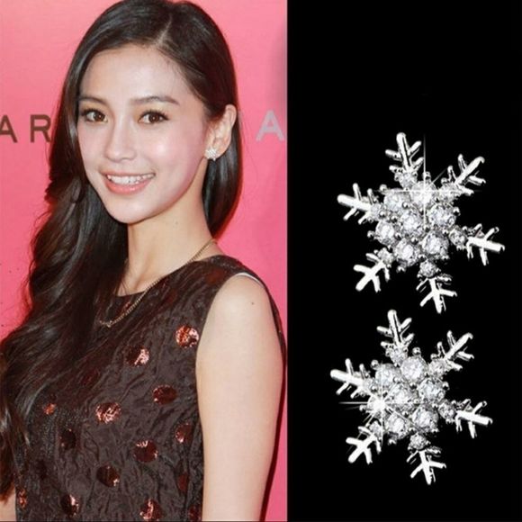❄Snowflake Stud Earrings❄ - Picture 1 of 1